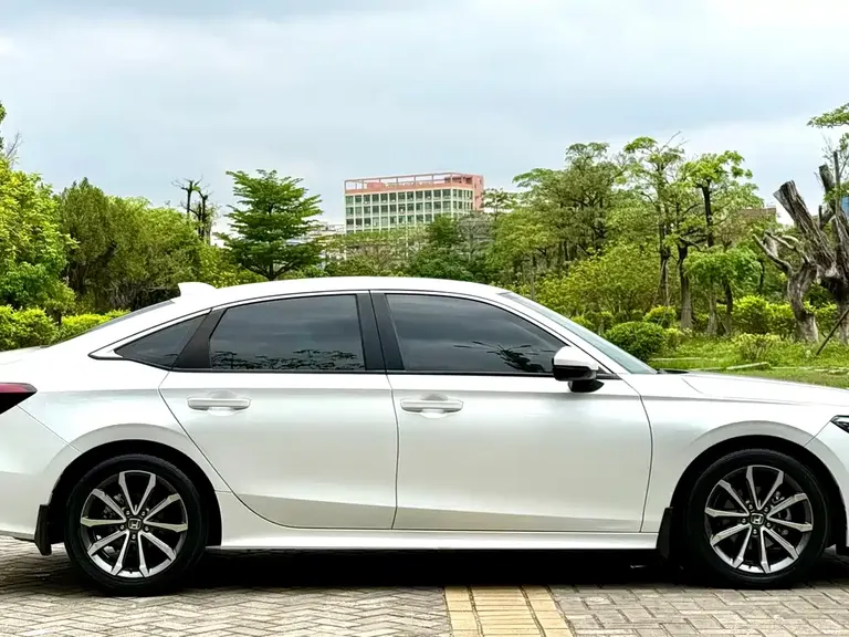 Honda Integra 240 TURBO CVT Luxury