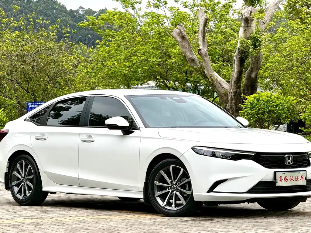 Integra 240 TURBO CVT Luxury
