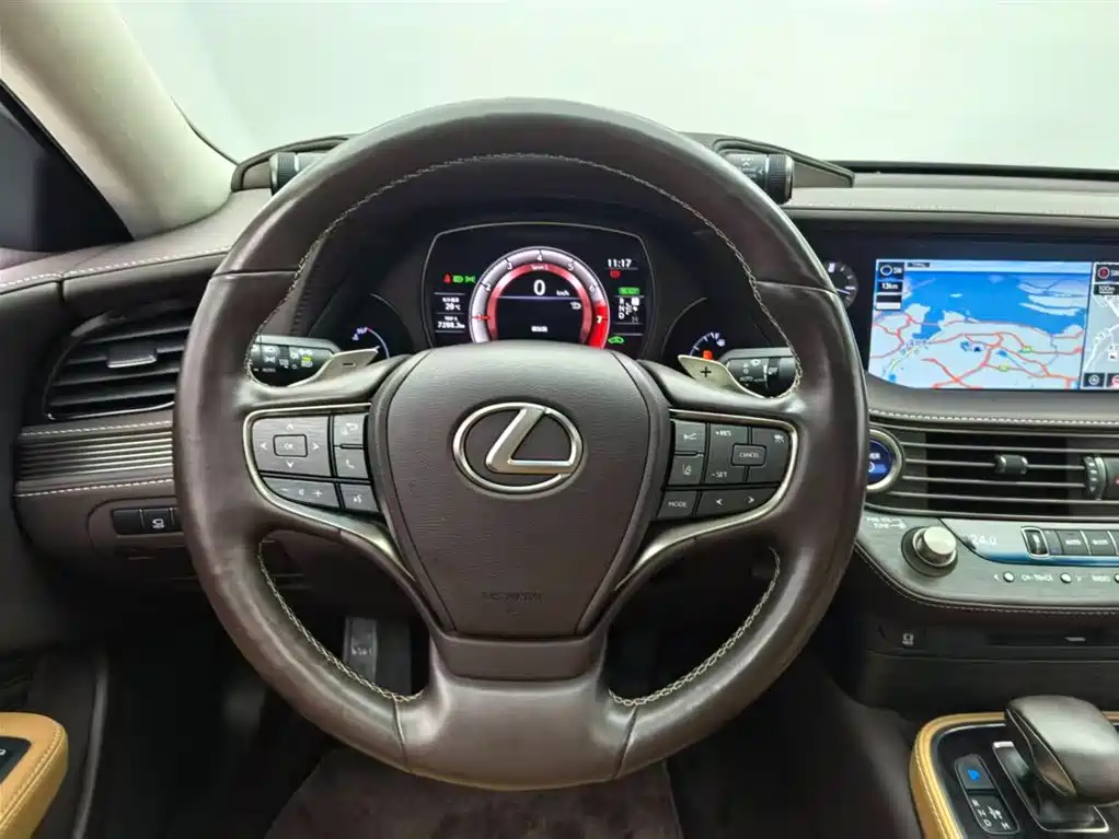 Lexus LS 500 h Outstanding CN-V