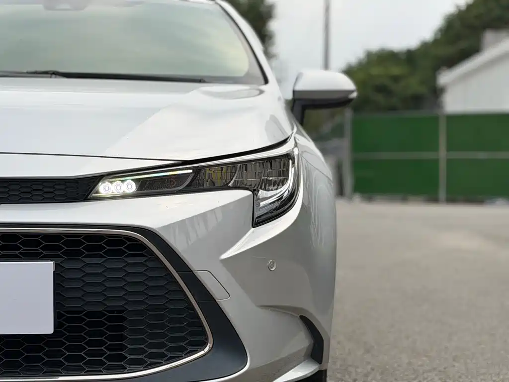 Levin Dual Engine 1.8 H E-CVT Leading