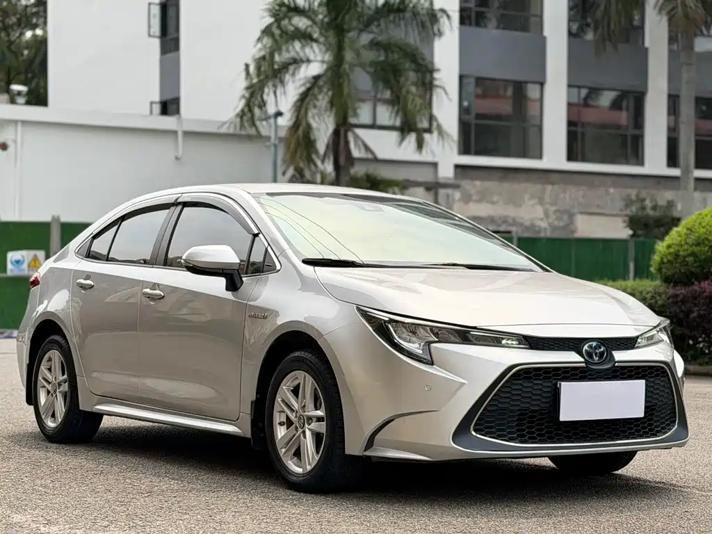 Levin Dual Engine 1.8 H E-CVT Leading
