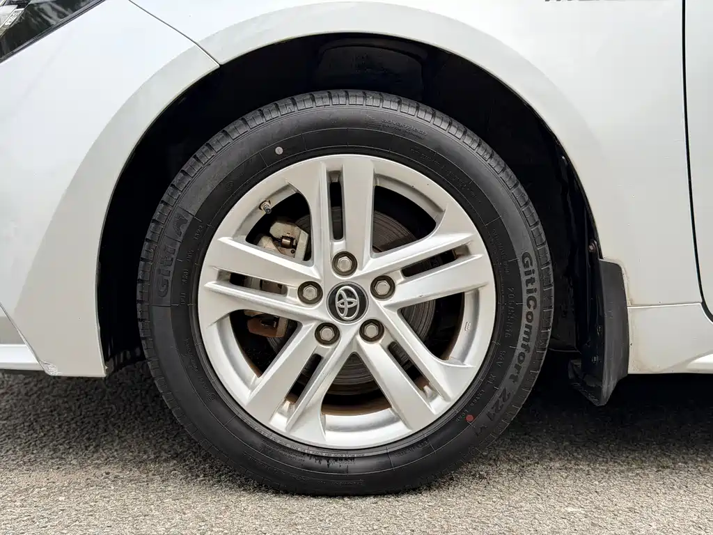 Levin Dual Engine 1.8 H E-CVT Leading