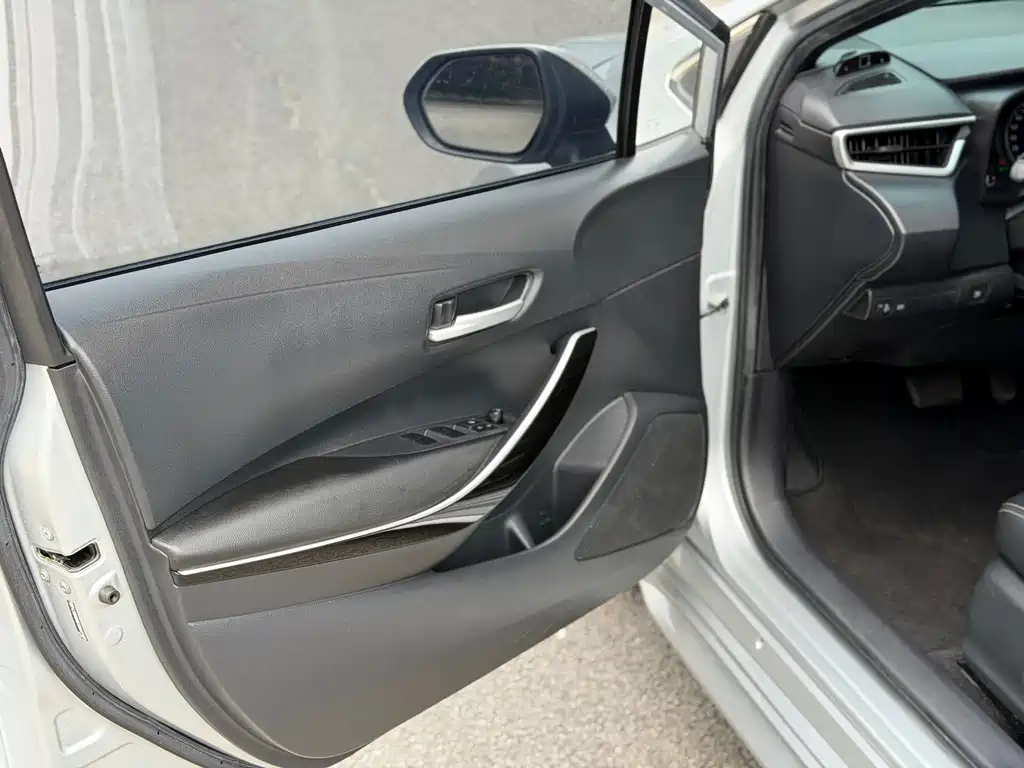 Levin Dual Engine 1.8 H E-CVT Leading