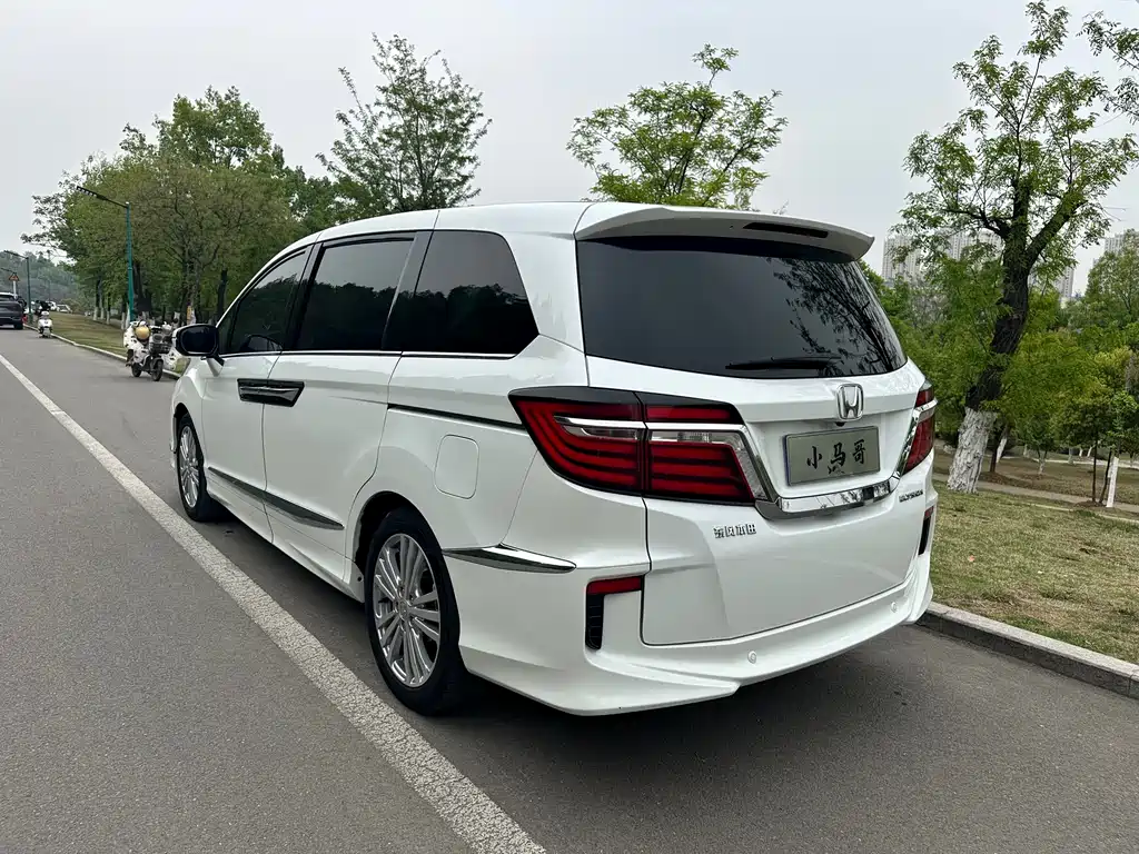 Elysion 2.4 L Style