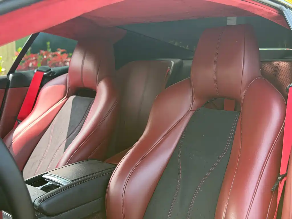 Aston Martin DB9 6.0 L Touchtronic Coupe