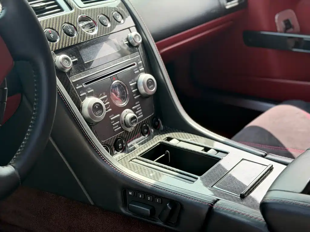 Aston Martin DB9 6.0 L Touchtronic Coupe