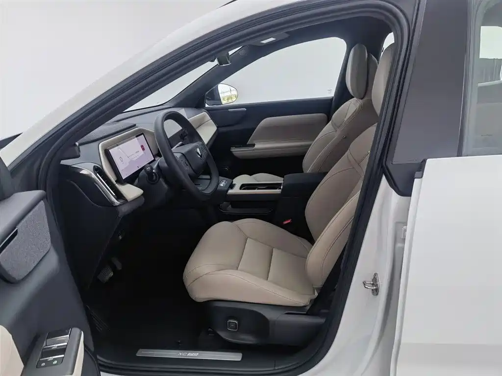 Volvo XC70 PHEV 沃尔沃XC70插电式混动 2026款 四驱超长续航Core