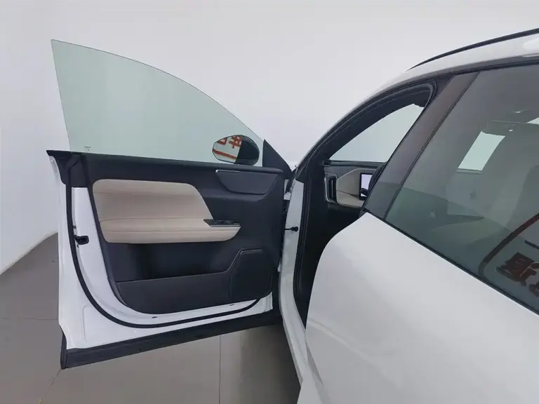 Volvo XC70 PHEV 沃尔沃XC70插电式混动 2026款 四驱超长续航Core