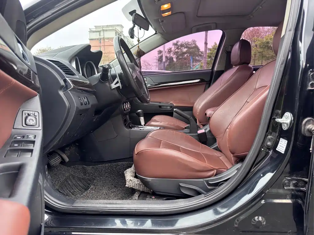 Lancer EX 1.8 L CVT Zhishang CN-V