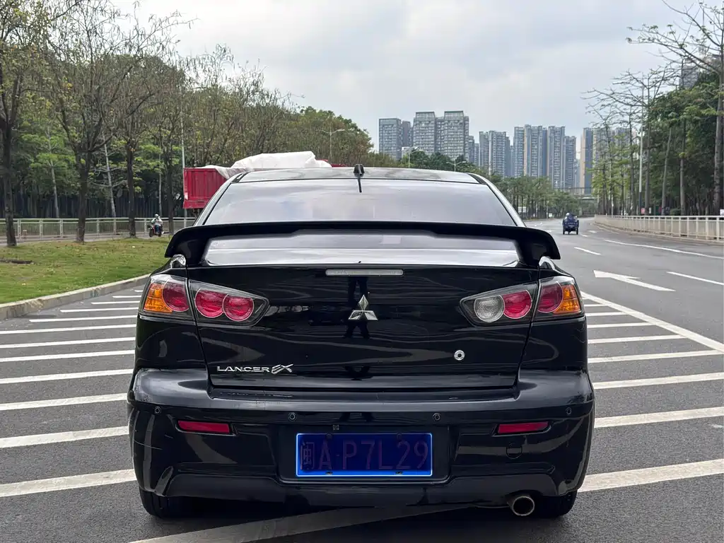 Lancer EX 1.8 L CVT Zhishang CN-V
