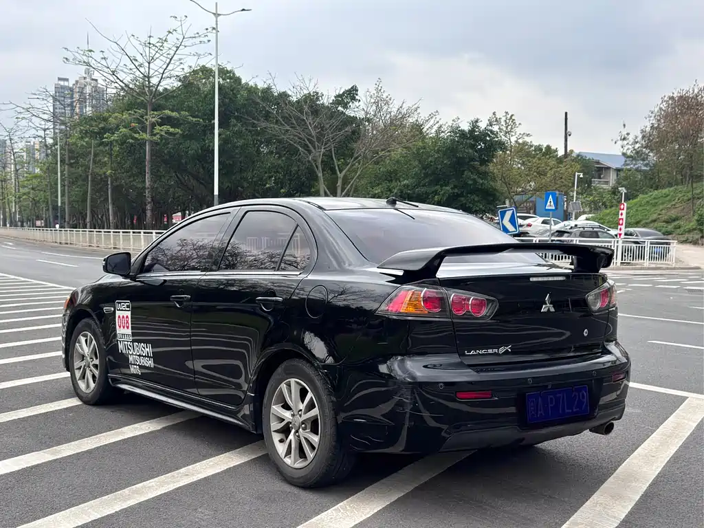 Lancer EX 1.8 L CVT Zhishang CN-V
