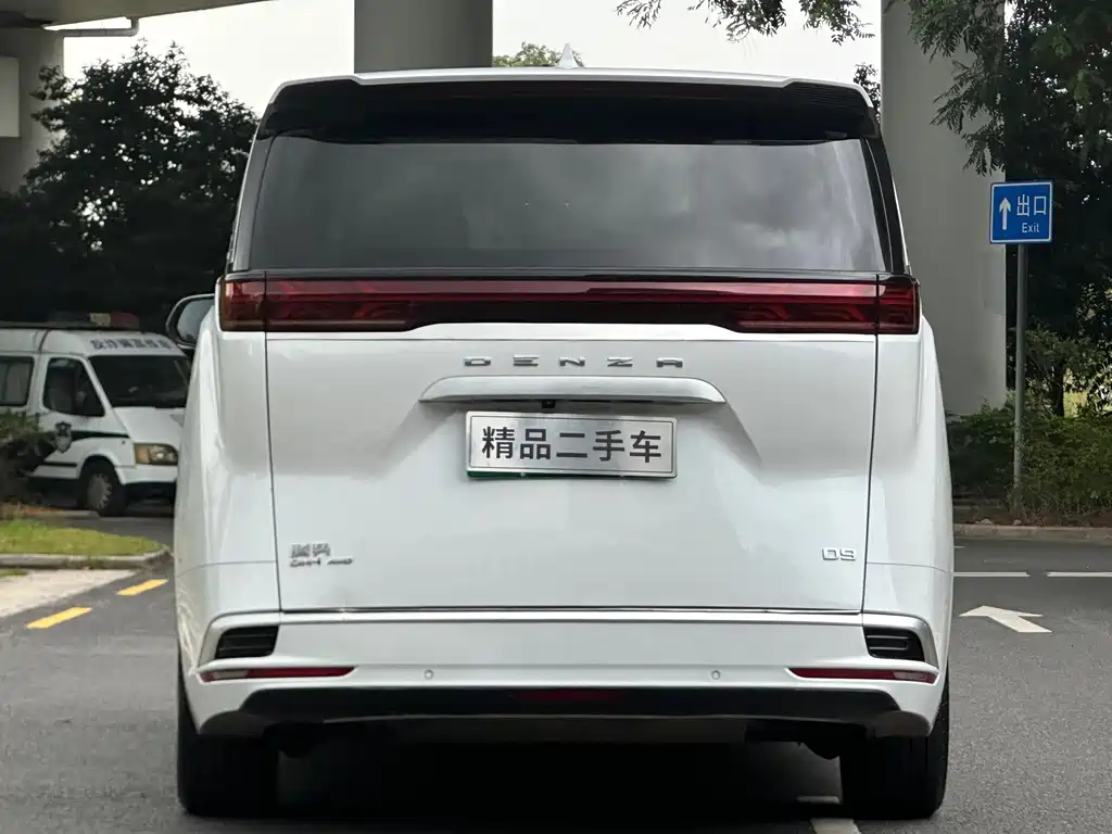 Denza D9 DM-i 970 4 WD Honored