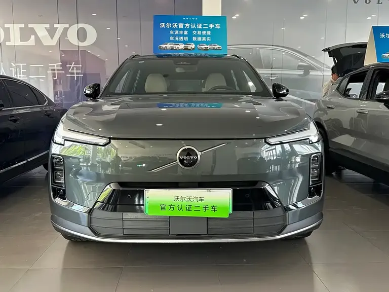 Volvo XC70 PHEV 沃尔沃XC70插电式混动 2026款 四驱超长续航Core