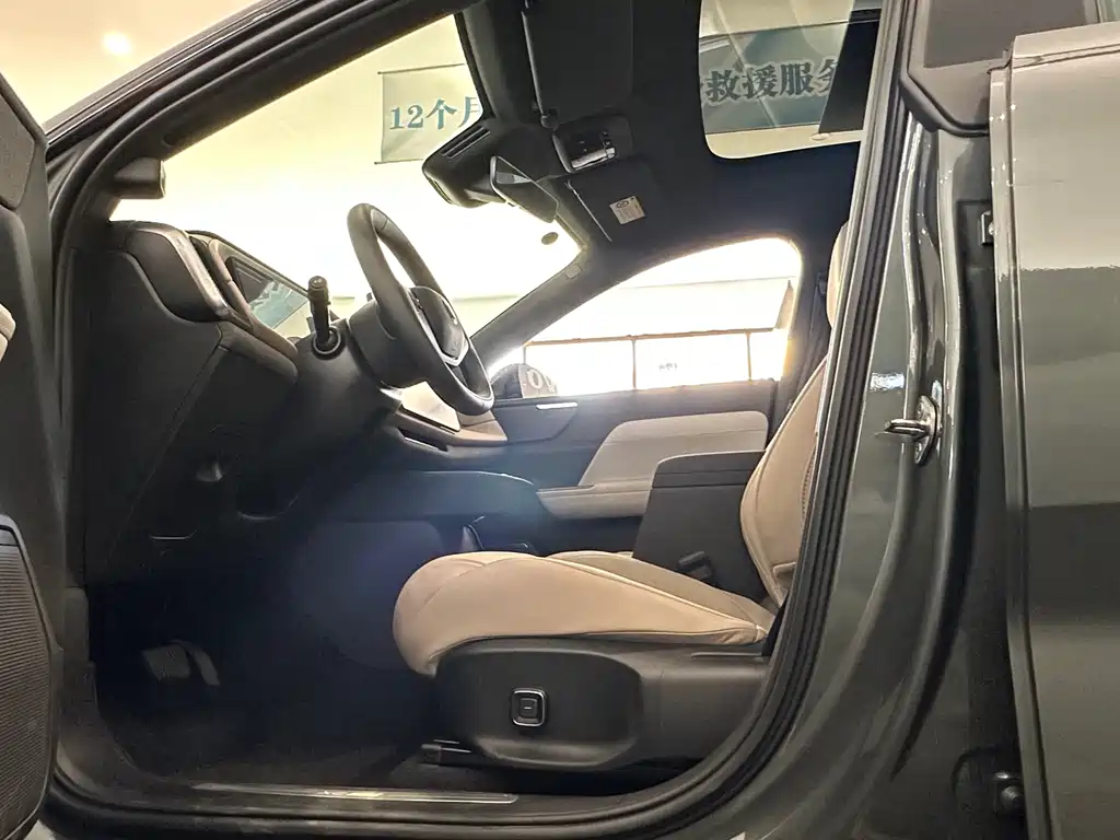 Volvo XC70 PHEV 沃尔沃XC70插电式混动 2026款 四驱超长续航Core