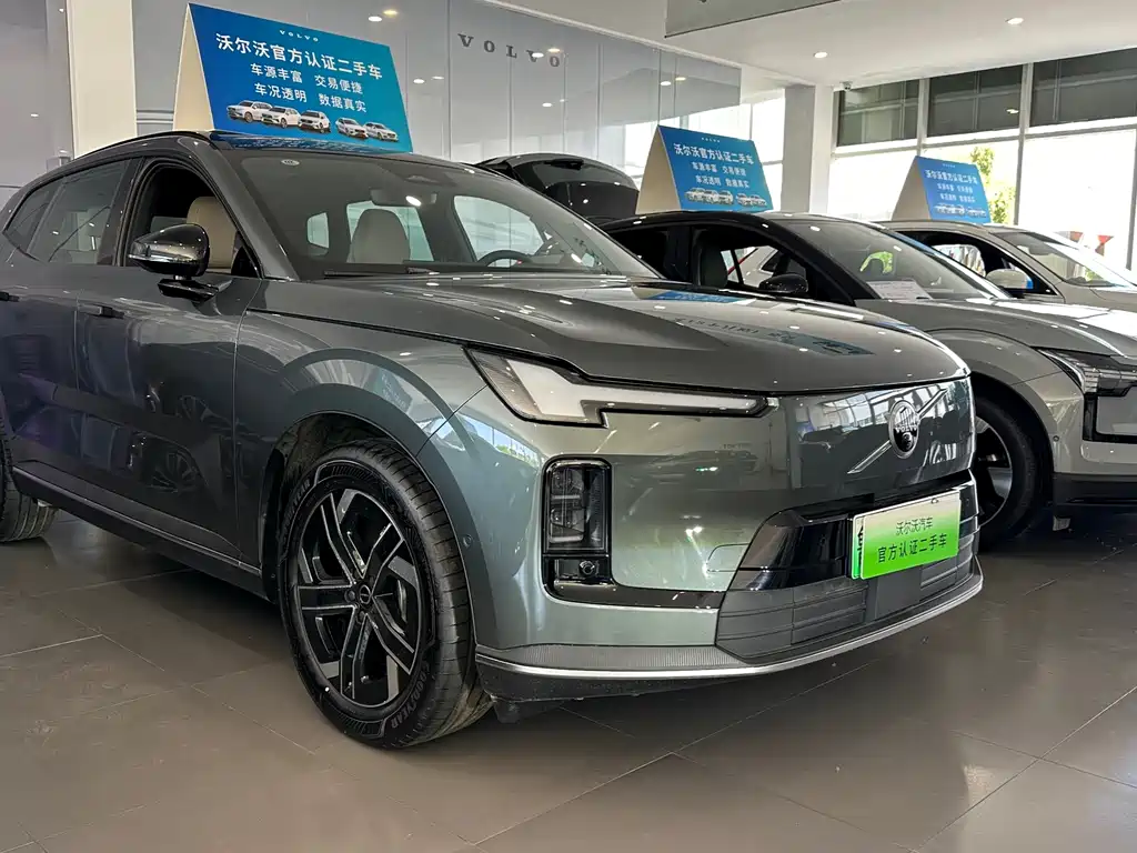 Volvo XC70 PHEV 沃尔沃XC70插电式混动 2026款 四驱超长续航Core