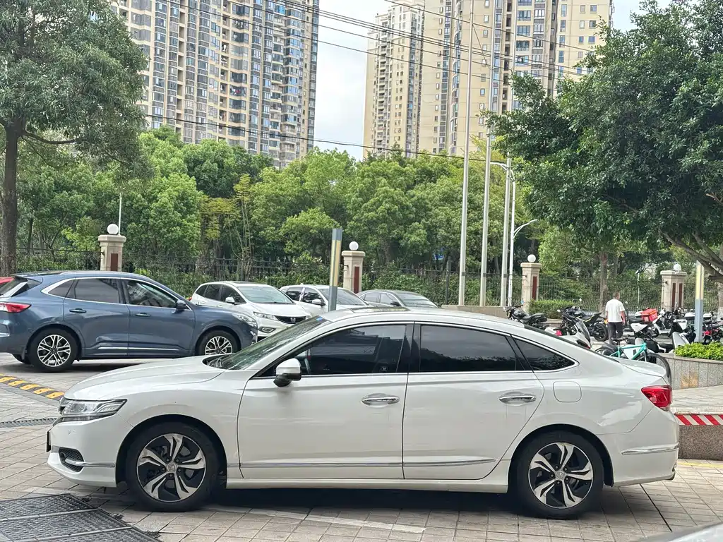 Spirior 2.4 L Honor Shine