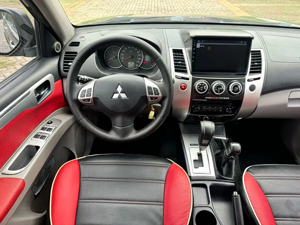 Pajero Sport 3.0 L Auto 4 WD Executive
