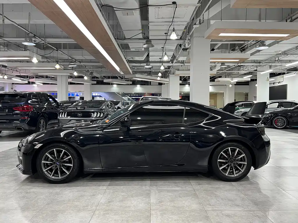 Subaru BRZ 斯巴鲁BRZ 2015款 2.0 i 手动版