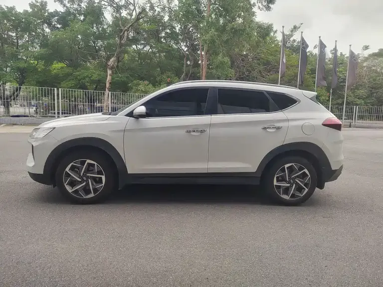 Hyundai Tucson 280 TGDi DCT 2 WD Connected CN-VI