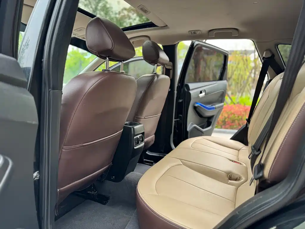 Venucia T70 2.0 L CVT Wise Fun