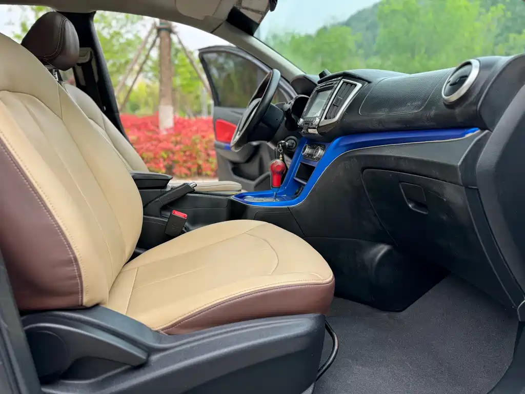 Venucia T70 2.0 L CVT Wise Fun
