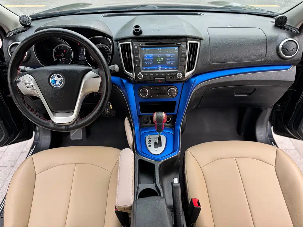 Venucia T70 2.0 L CVT Wise Fun