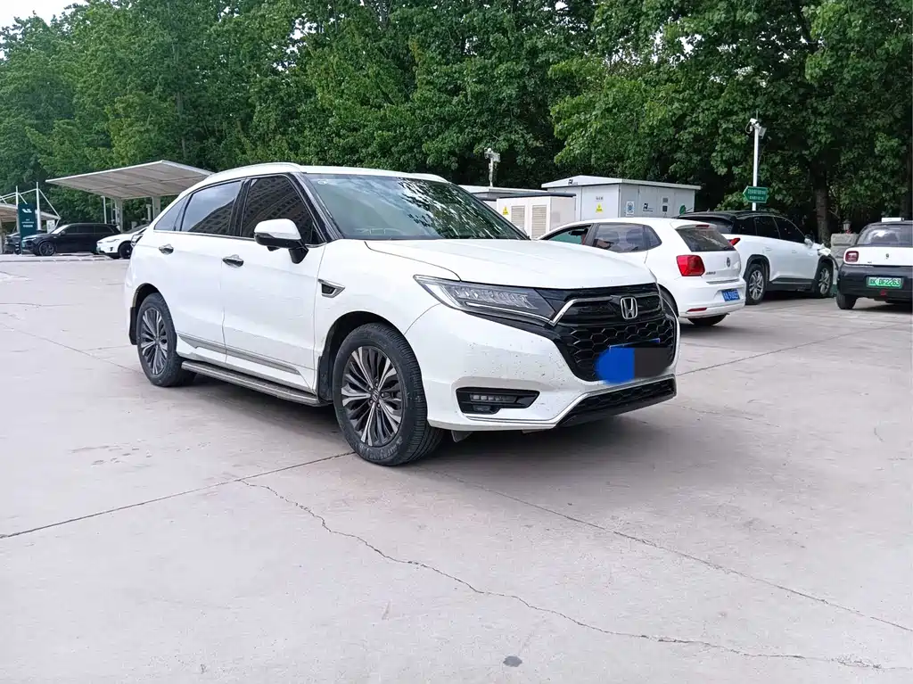 Honda UR-V 370 TURBO 2 WD Graceful