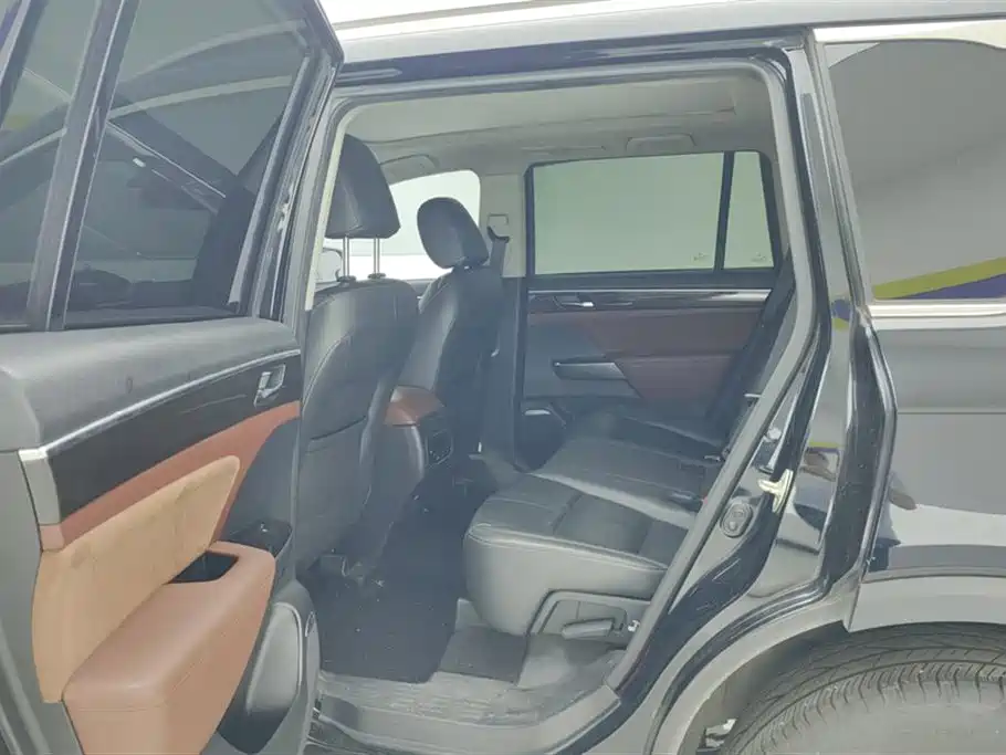GAC Trumpchi GS8 320 T 2 WD Luxury Connected (7-seat)