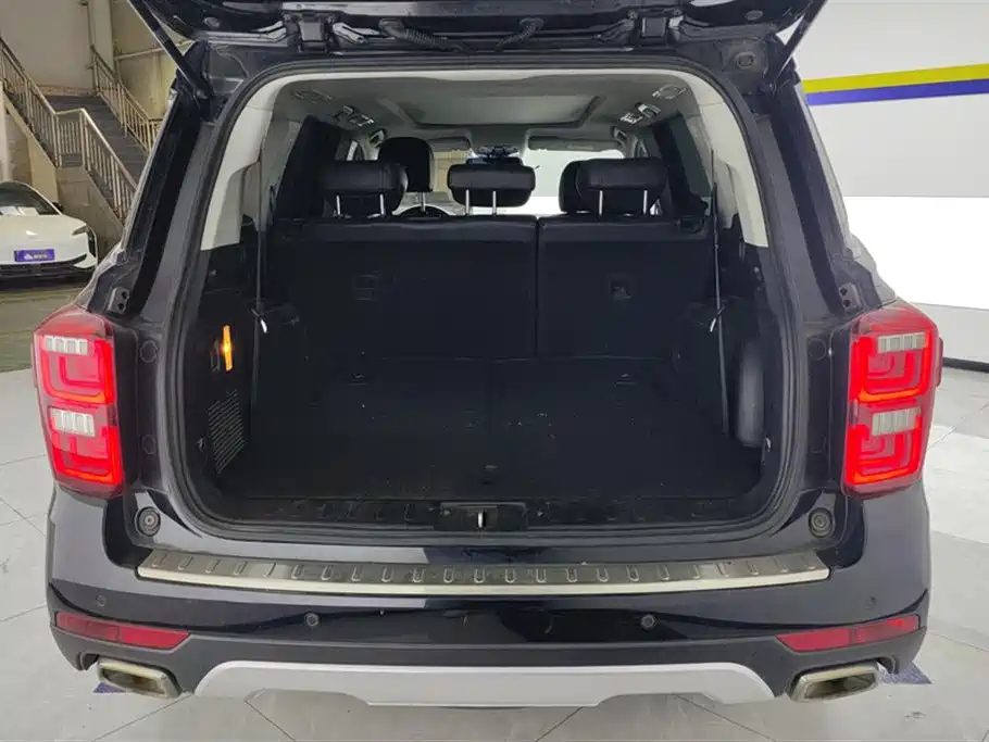 GAC Trumpchi GS8 320 T 2 WD Luxury Connected (7-seat)
