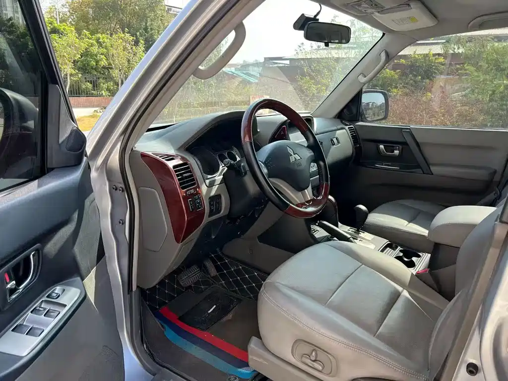 Pajero V73 3.0 L AT GLS