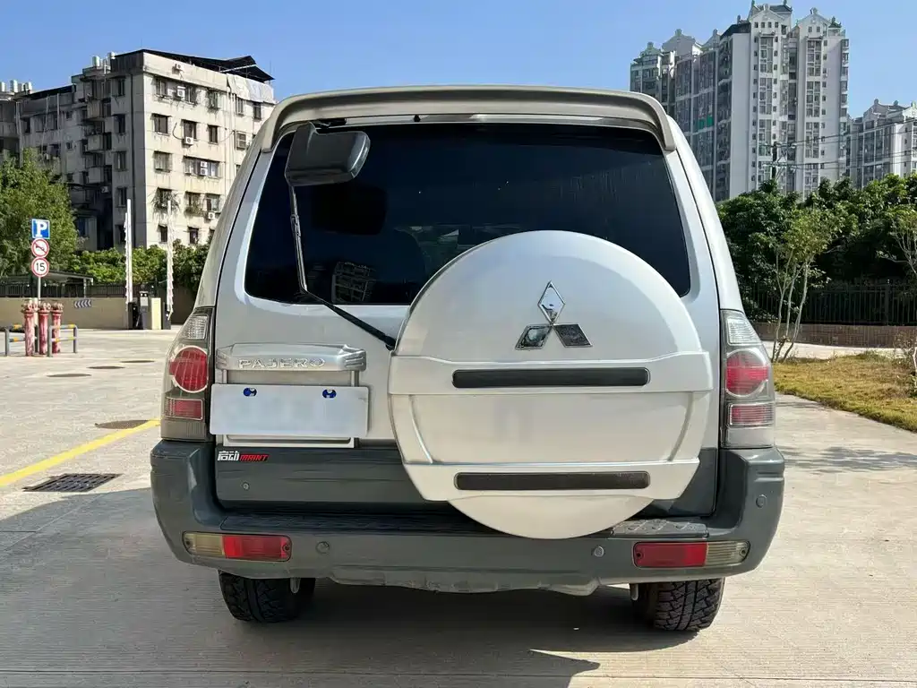 Pajero V73 3.0 L AT GLS