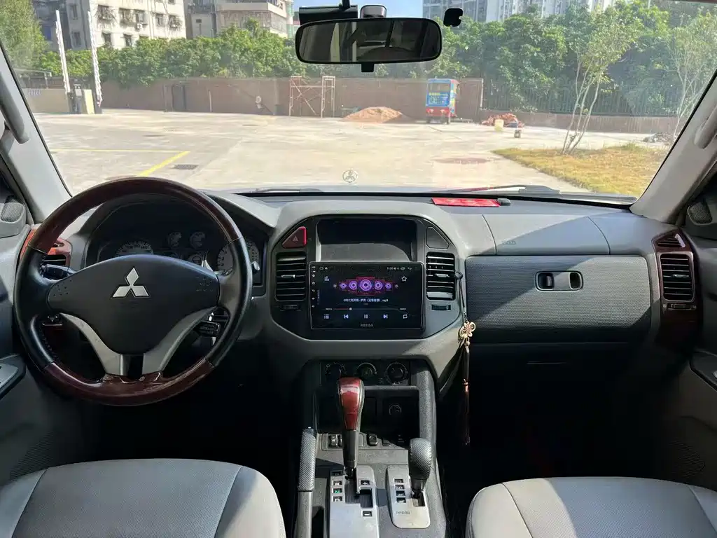 Pajero V73 3.0 L AT GLS