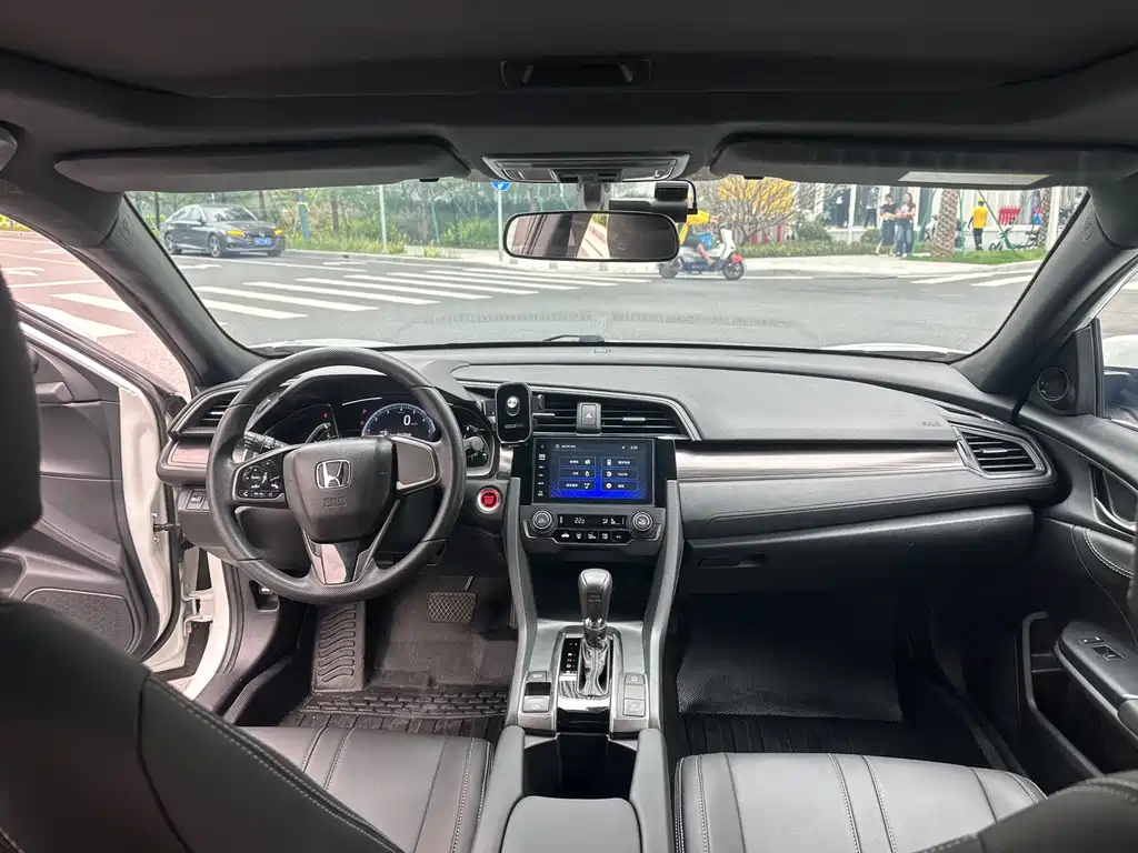Civic HATCHBACK 220 TURBO CVT New Sharp Control