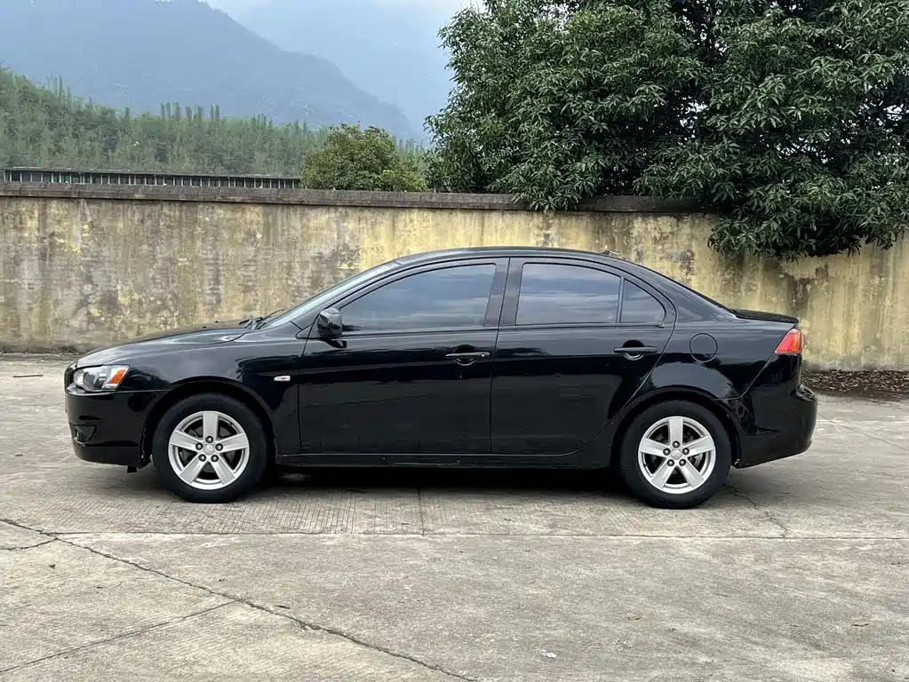 Lancer EX 翼神 2010款 时尚版 1.8 L 手动睿智型