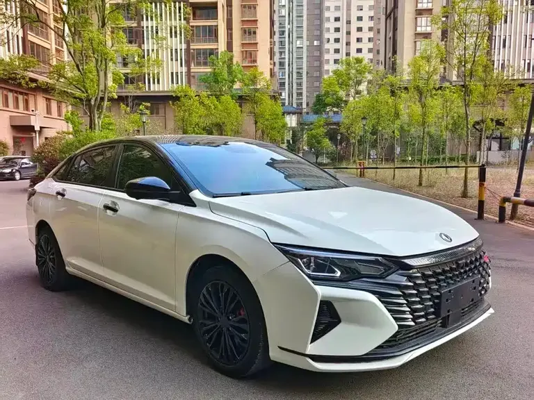Dongfeng Yixuan MAX 1.5 T Super Fire Cool Dad