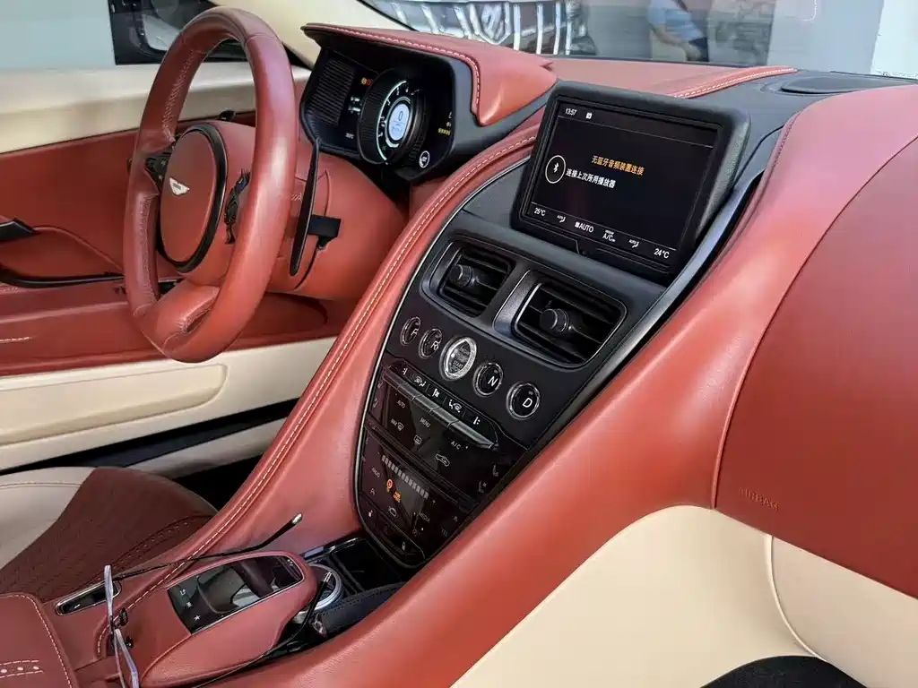Aston Martin DB11 4.0 T V8 Coupe