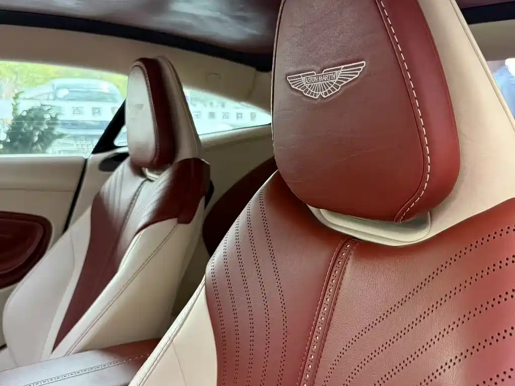 Aston Martin DB11 4.0 T V8 Coupe