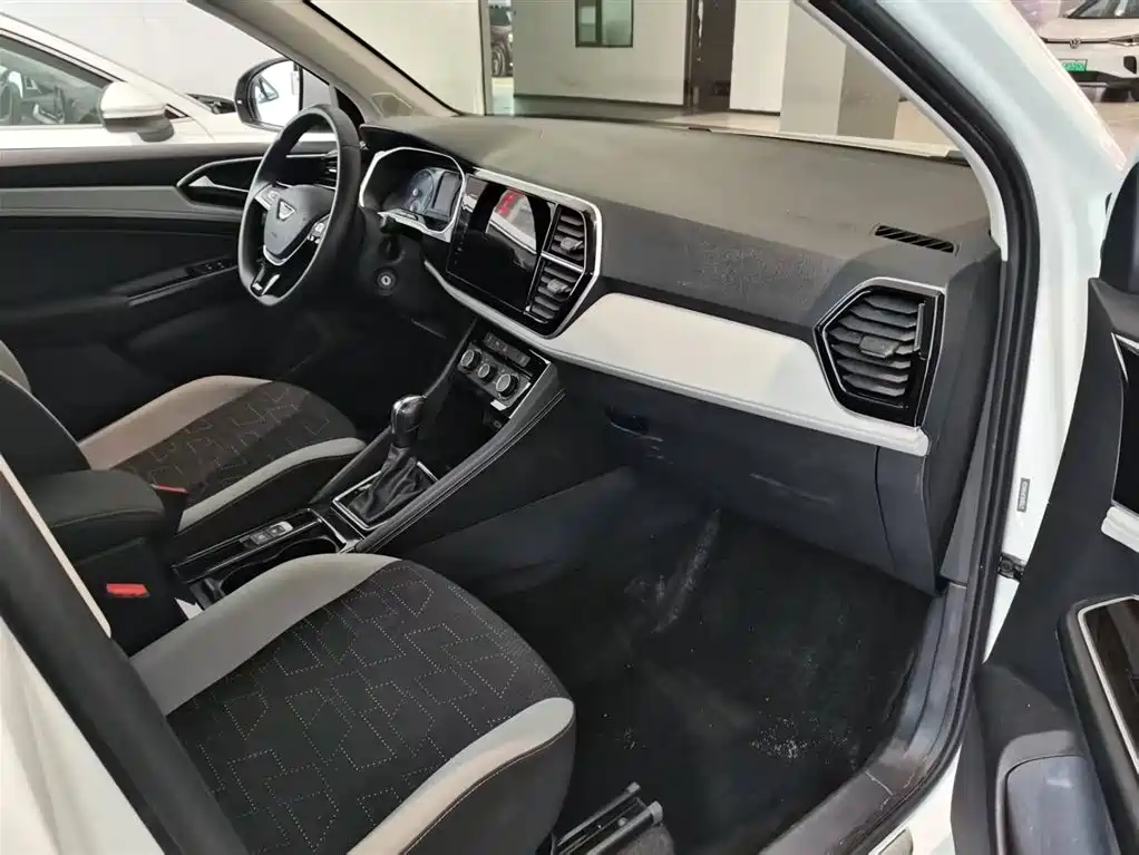 Jetta VS7 280 TSI Auto Progressive