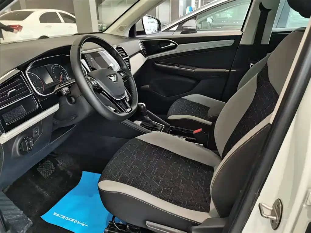 Jetta VS7 280 TSI Auto Progressive