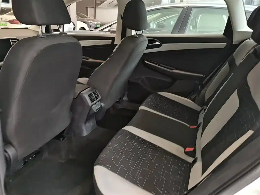 Jetta VS7 280 TSI Auto Progressive