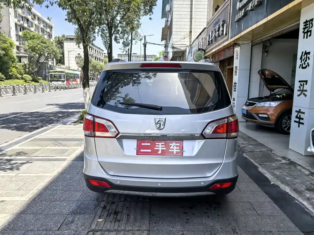 Baojun 730 1.5 L Manual Comfort 7-seat