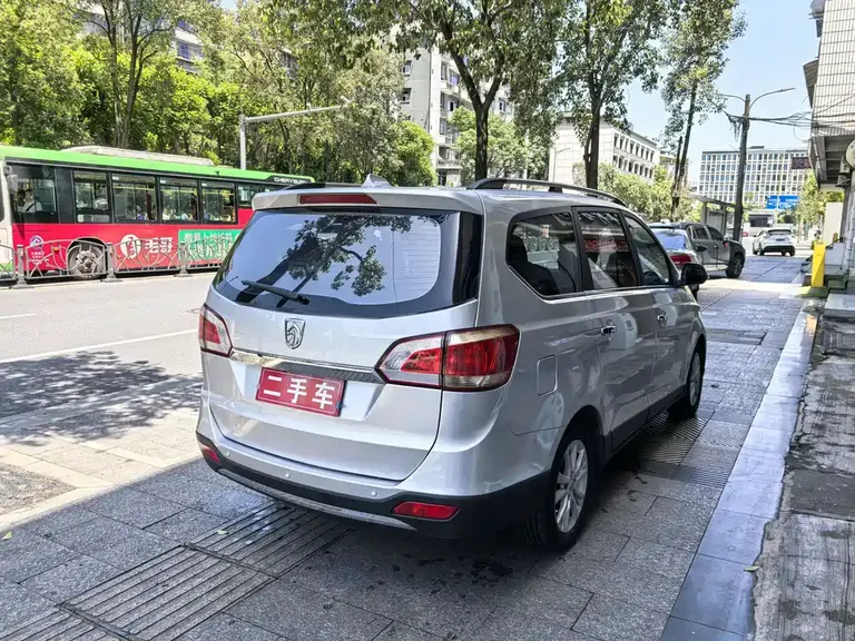 Baojun 730 1.5 L Manual Comfort 7-seat
