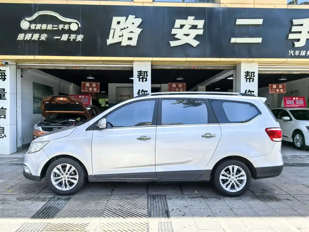 Baojun 730 1.5 L Manual Comfort 7-seat