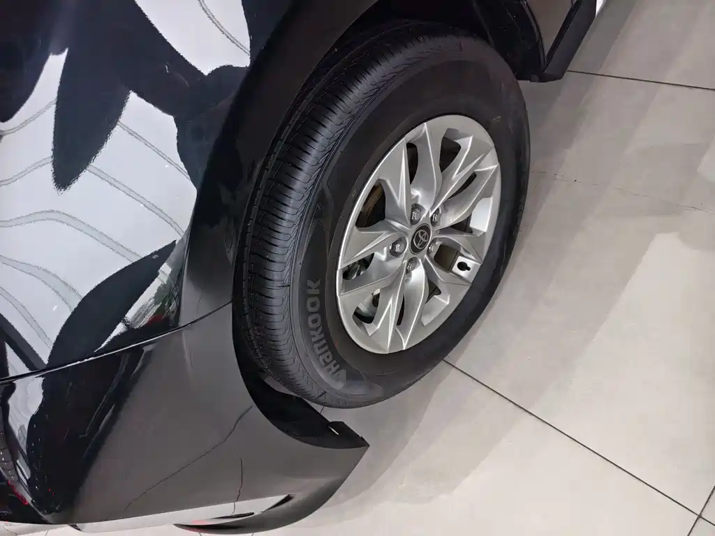 Granvia 2.5 L Hybrid Distinguished PLUS 4 WD