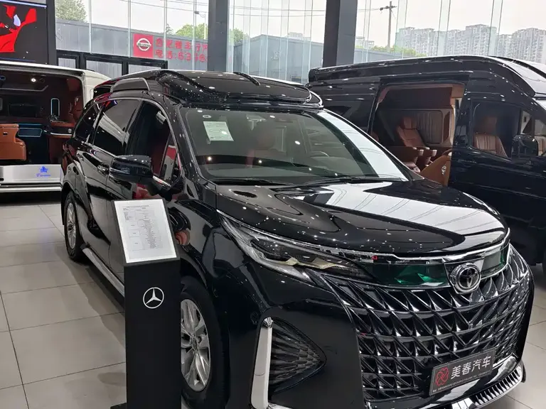 Toyota Granvia 2.5 L Hybrid Distinguished PLUS 4 WD