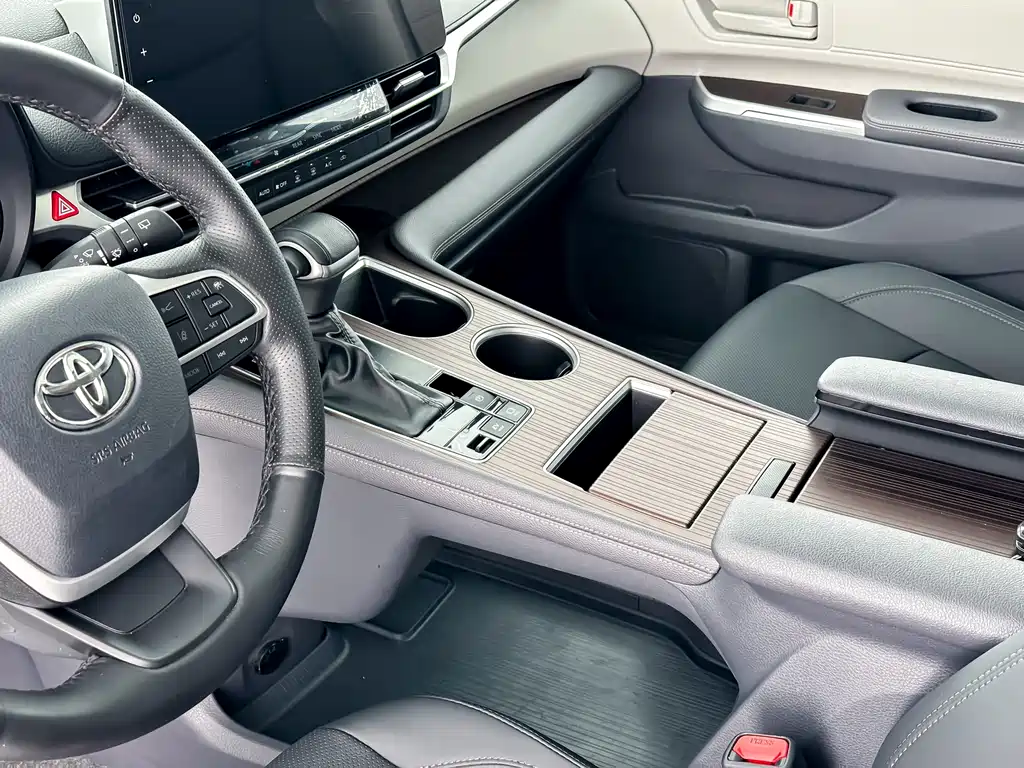 Granvia 2.5 L Hybrid Comfort