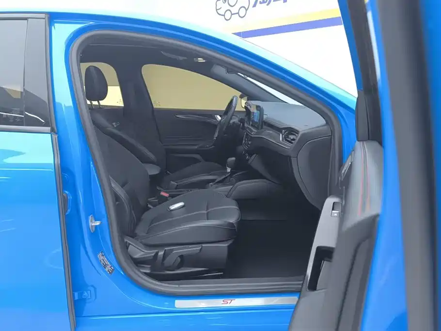 Focus Sedan EcoBoost 180 Auto ST Line