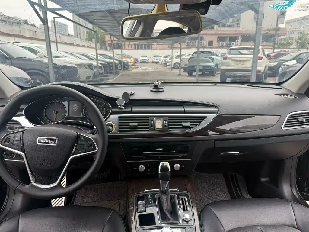 Zotye Z700 1.8 T DCT Elegant