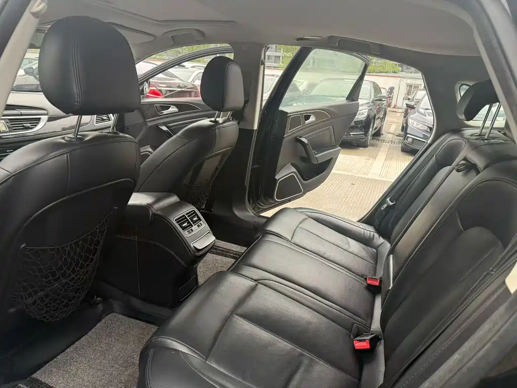 Zotye Z700 1.8 T DCT Elegant