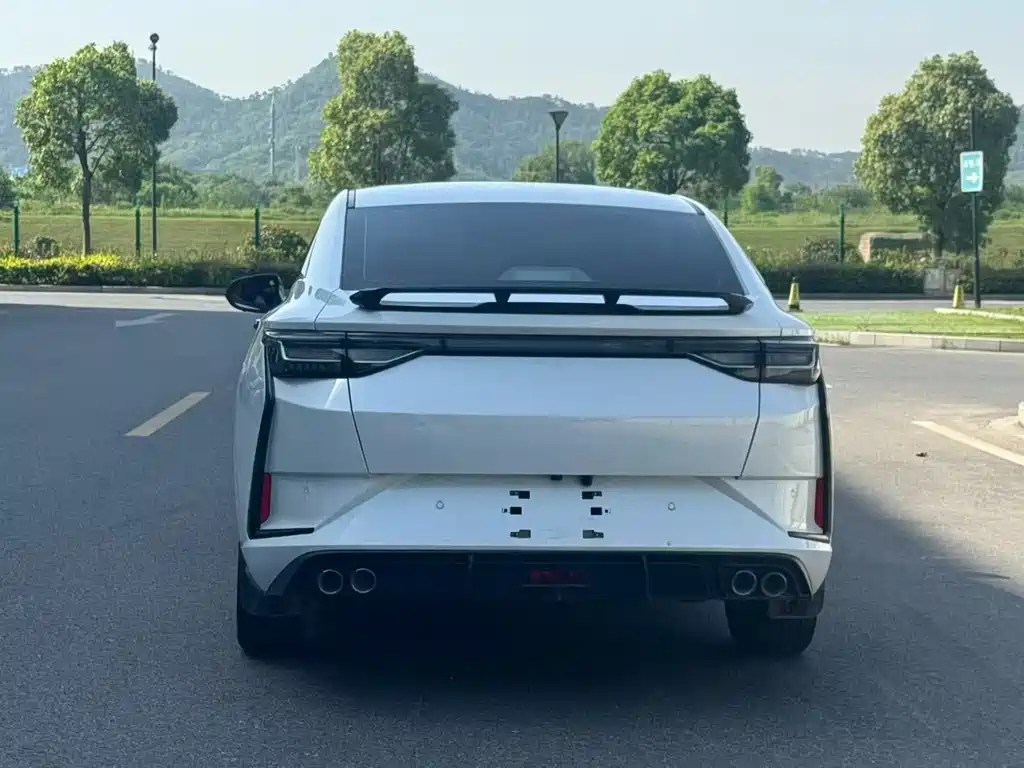 Yixuan 1.5 L Auto Glory
